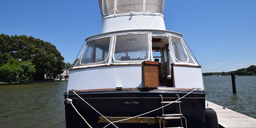 Chris-Craft Commander 44