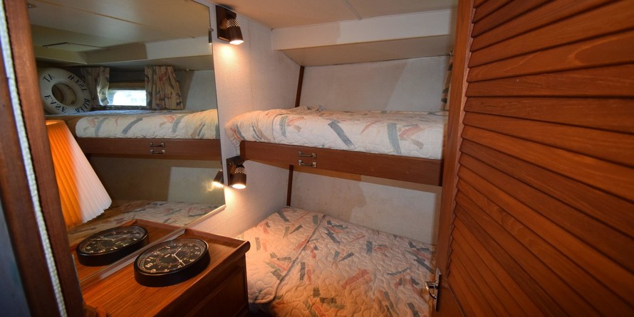 Chris-Craft Commander 44