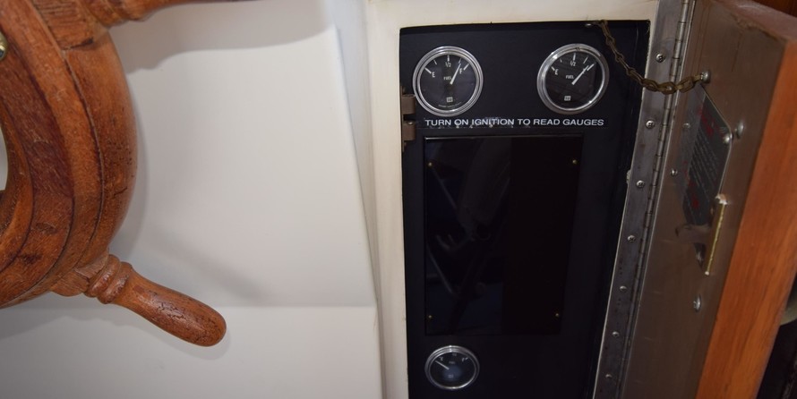 Chris-Craft Commander 44