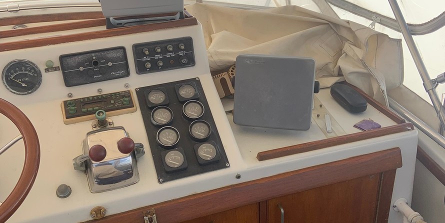 Chris-Craft Commander 44