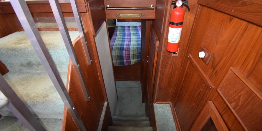 Chris-Craft Commander 44