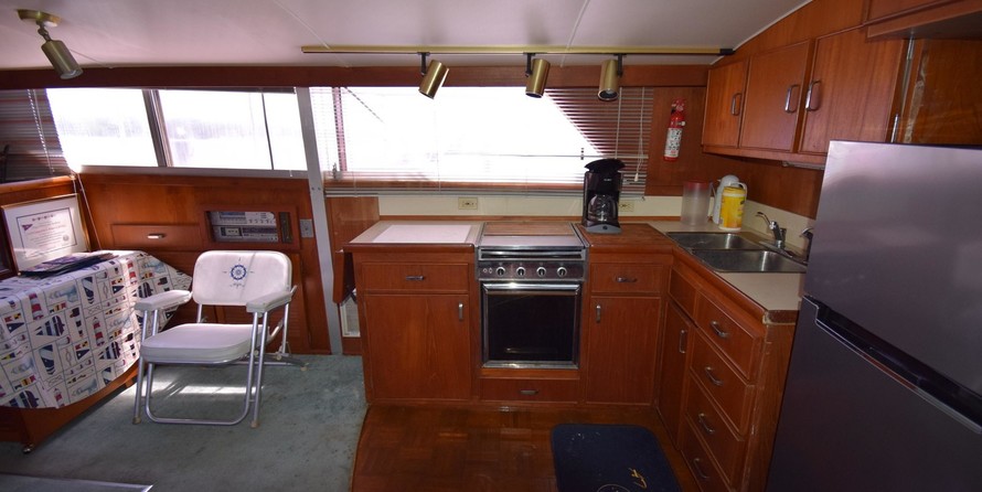 Chris-Craft Commander 44