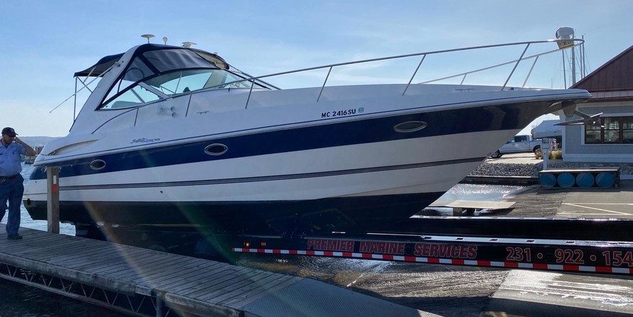 Cruisers Yachts 34 Express