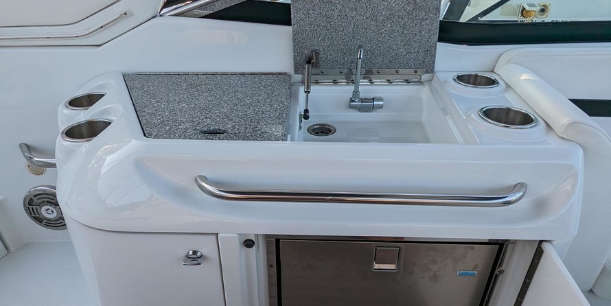 Formula 310 Sun Sport