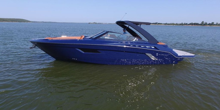 Cruisers Yachts 338 South Beach Edition - Bow Rider