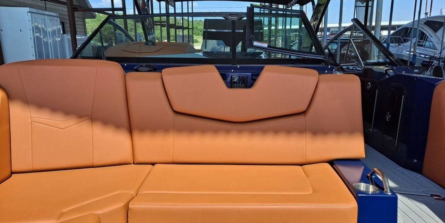 Cruisers Yachts 338 South Beach Edition - Bow Rider