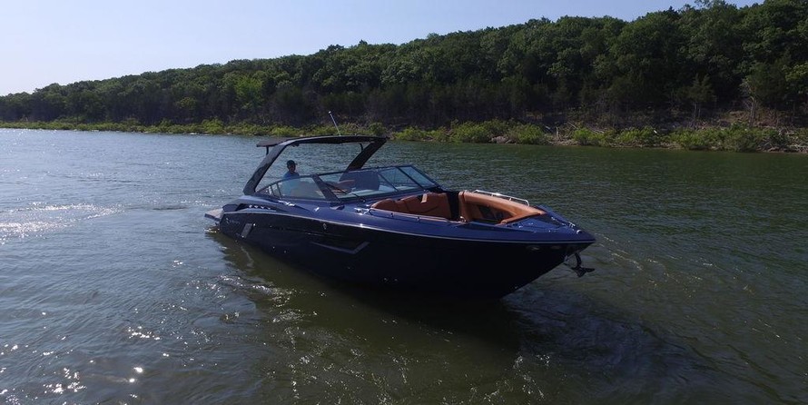 Cruisers Yachts 338 South Beach Edition - Bow Rider