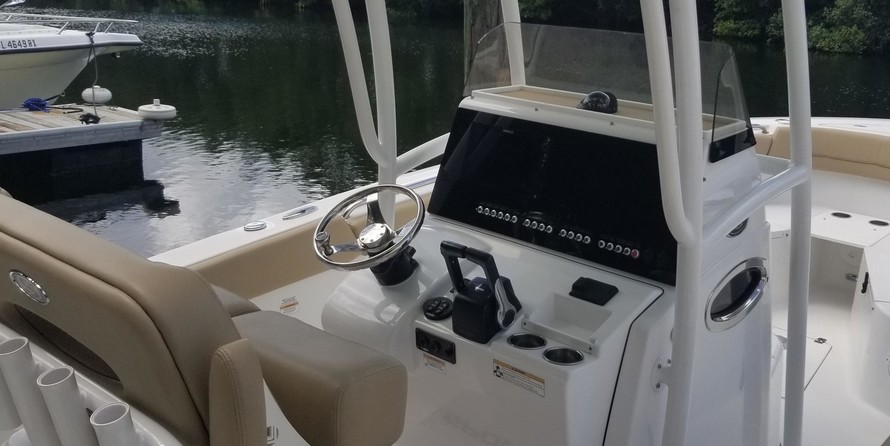 Sportsman Heritage 251 Center Console