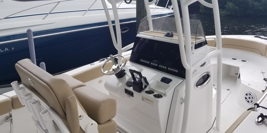 Sportsman Heritage 251 Center Console