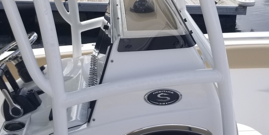 Sportsman Heritage 251 Center Console