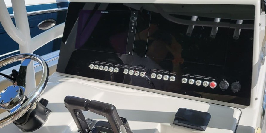 Sportsman Heritage 251 Center Console