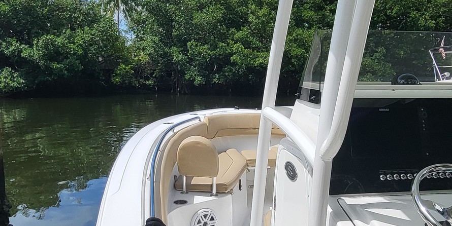 Sportsman Heritage 251 Center Console