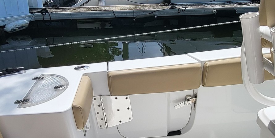 Sportsman Heritage 251 Center Console