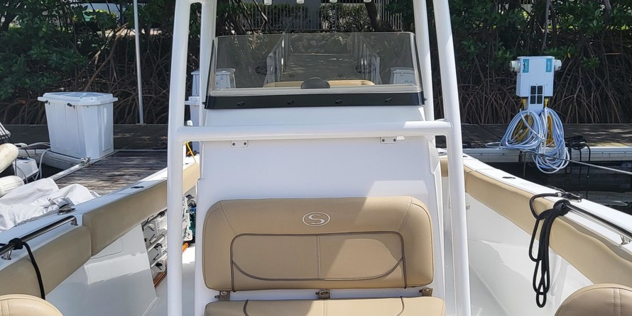 Sportsman Heritage 251 Center Console
