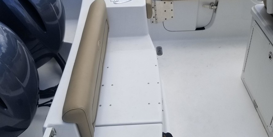 Sportsman Heritage 251 Center Console