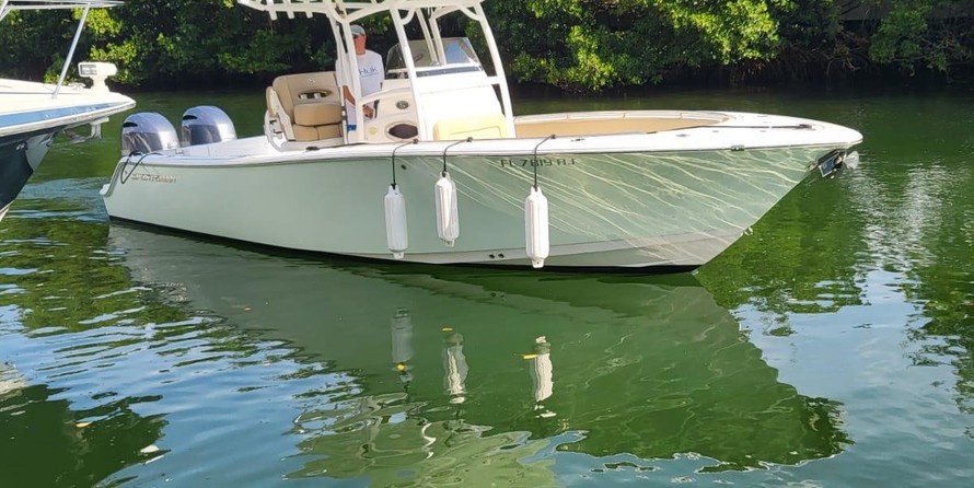 Sportsman Heritage 251 Center Console