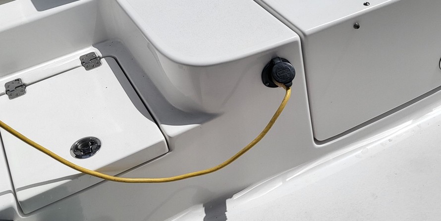 Sportsman Heritage 251 Center Console