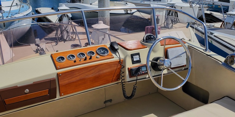 Skipjack 25 flybridge