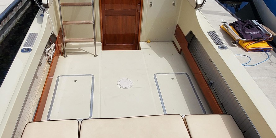 Skipjack 25 flybridge