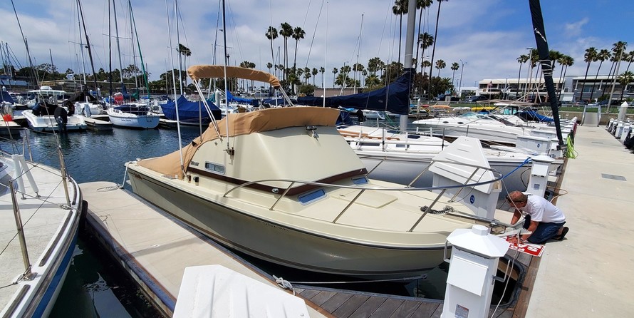 Skipjack 25 flybridge