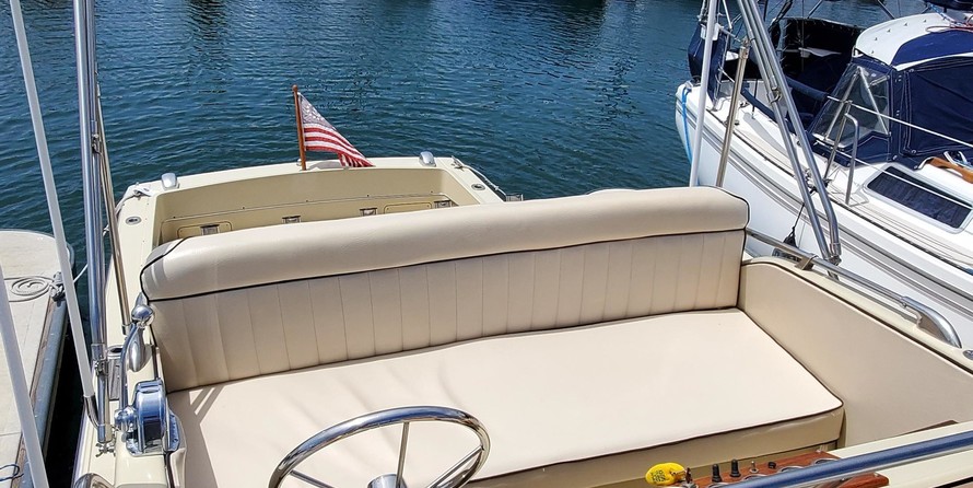 Skipjack 25 flybridge