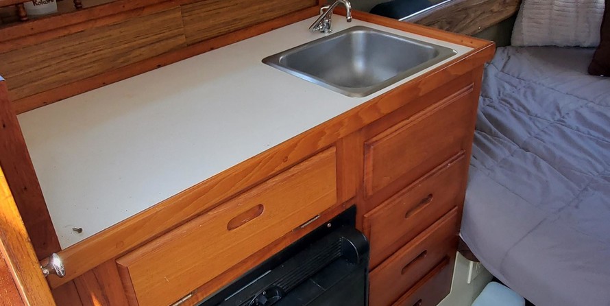 Skipjack 25 flybridge