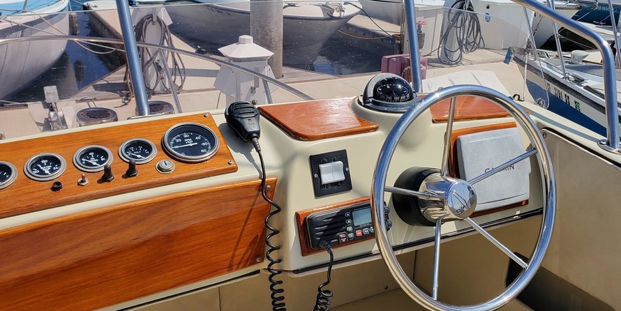 Skipjack 25 flybridge