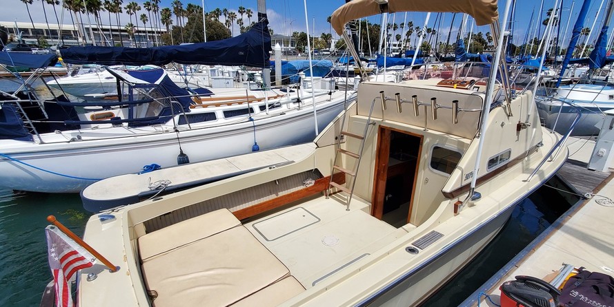 Skipjack 25 flybridge