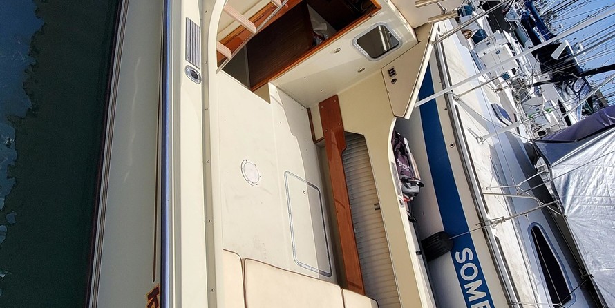 Skipjack 25 flybridge