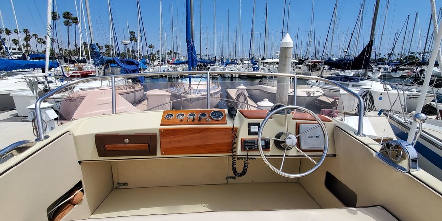 Skipjack 25 flybridge