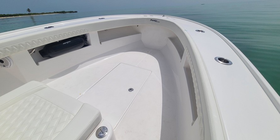 Intrepid 26 center console