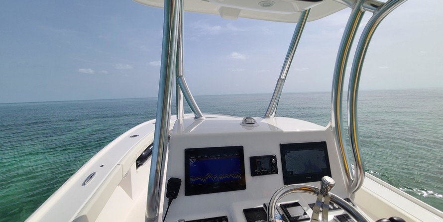 Intrepid 26 center console