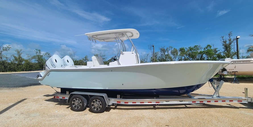 Intrepid 26 center console