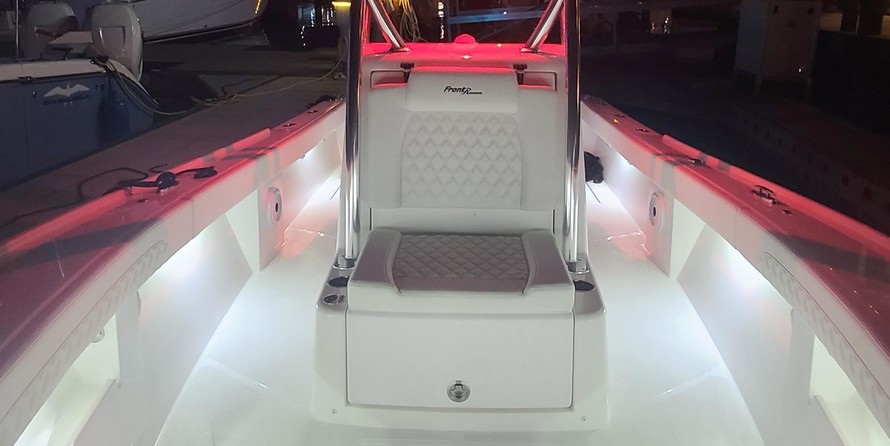 Intrepid 26 center console