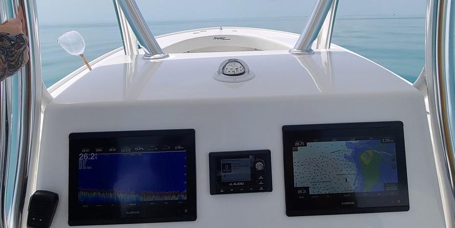 Intrepid 26 center console