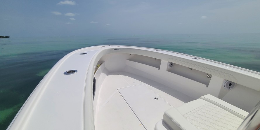 Intrepid 26 center console