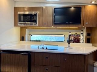 Cruisers Yachts 35 Express