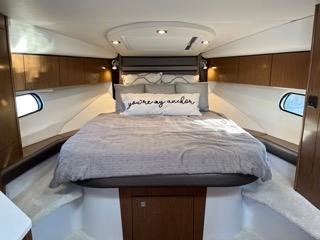 Cruisers Yachts 35 Express