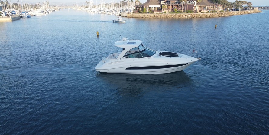 Cruisers Yachts 35 Express