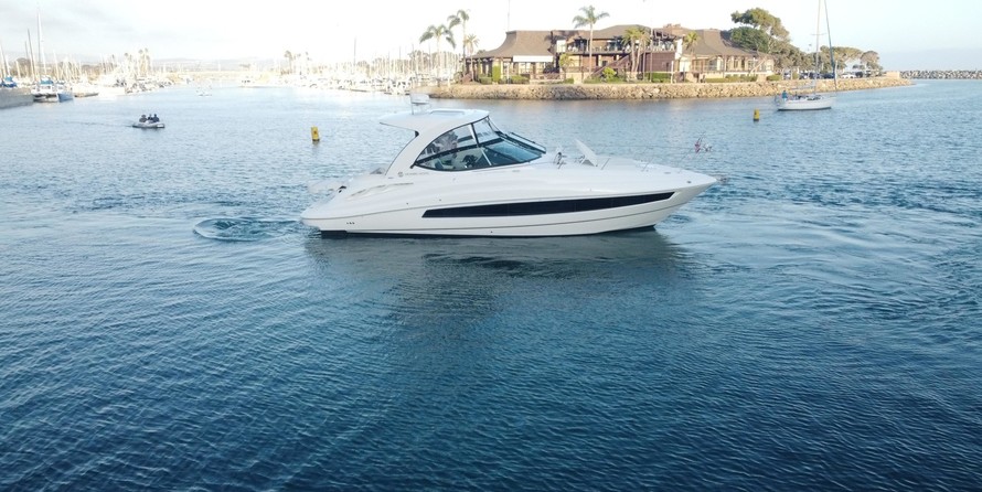 Cruisers Yachts 35 Express