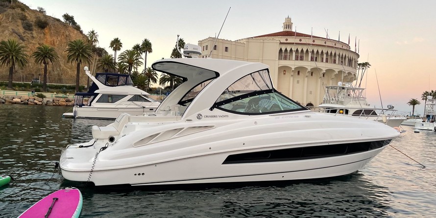 Cruisers Yachts 35 Express