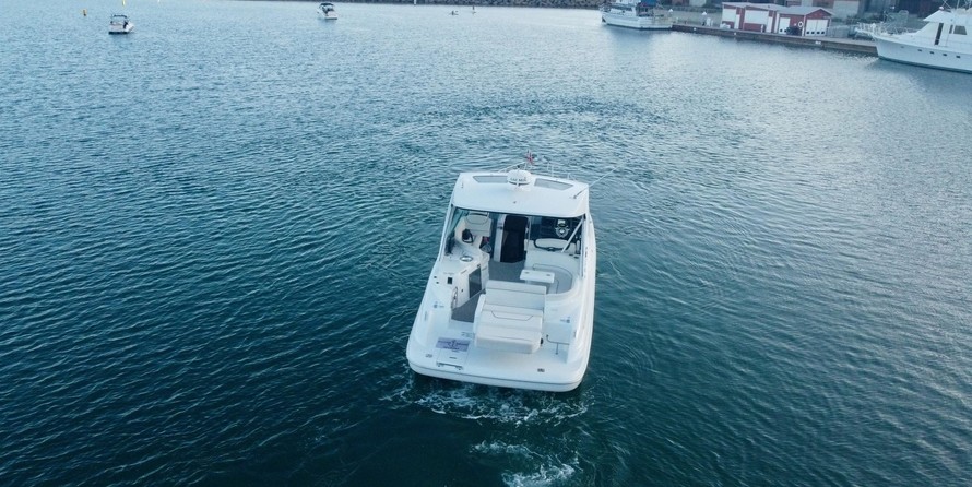 Cruisers Yachts 35 Express