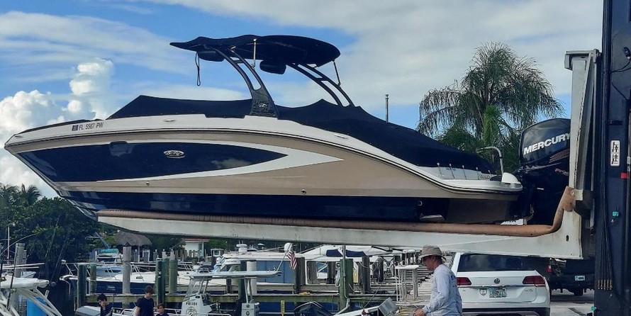 Sea Ray 270 Sundeck Outboard