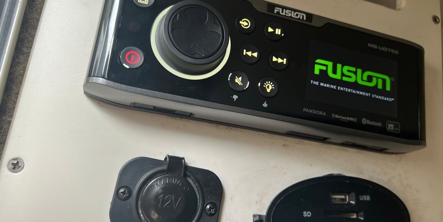 Sea Ray 270 Sundeck Outboard