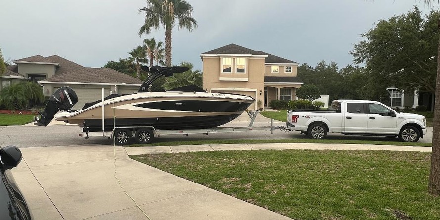 Sea Ray 270 Sundeck Outboard
