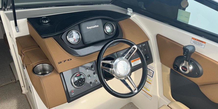 Sea Ray 270 Sundeck Outboard