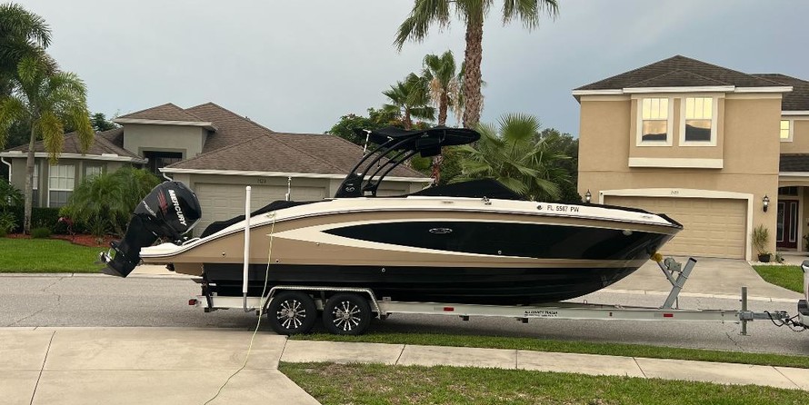 Sea Ray 270 Sundeck Outboard