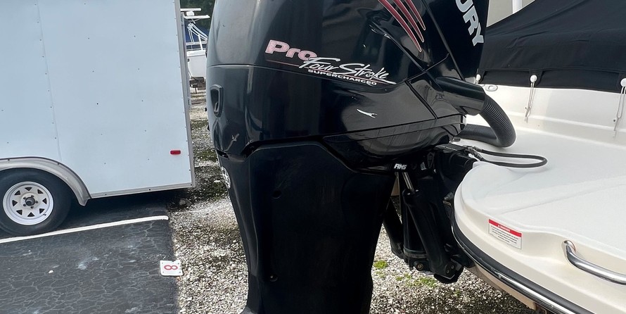 Sea Ray 270 Sundeck Outboard