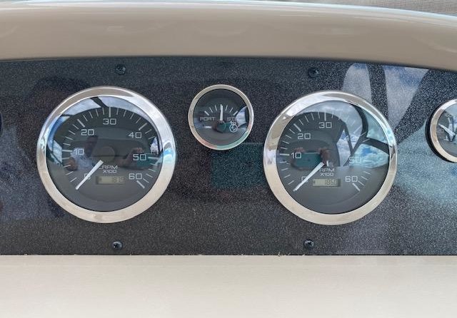 Sea ray 330 express cruiser