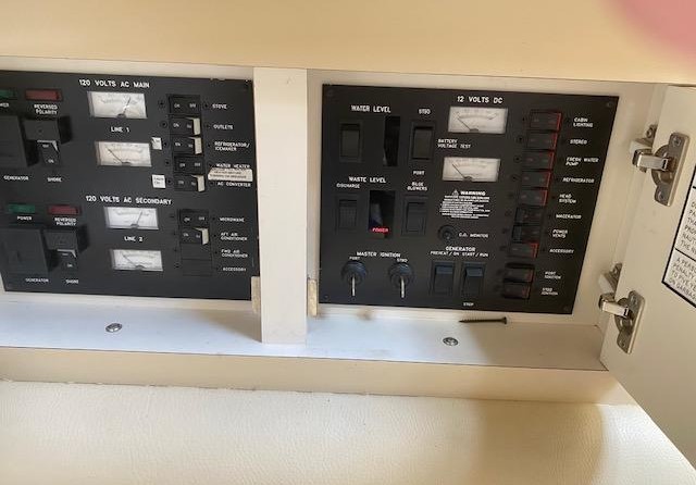 Sea ray 330 express cruiser